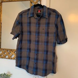 Men’s blue/gray plaid collared shirt